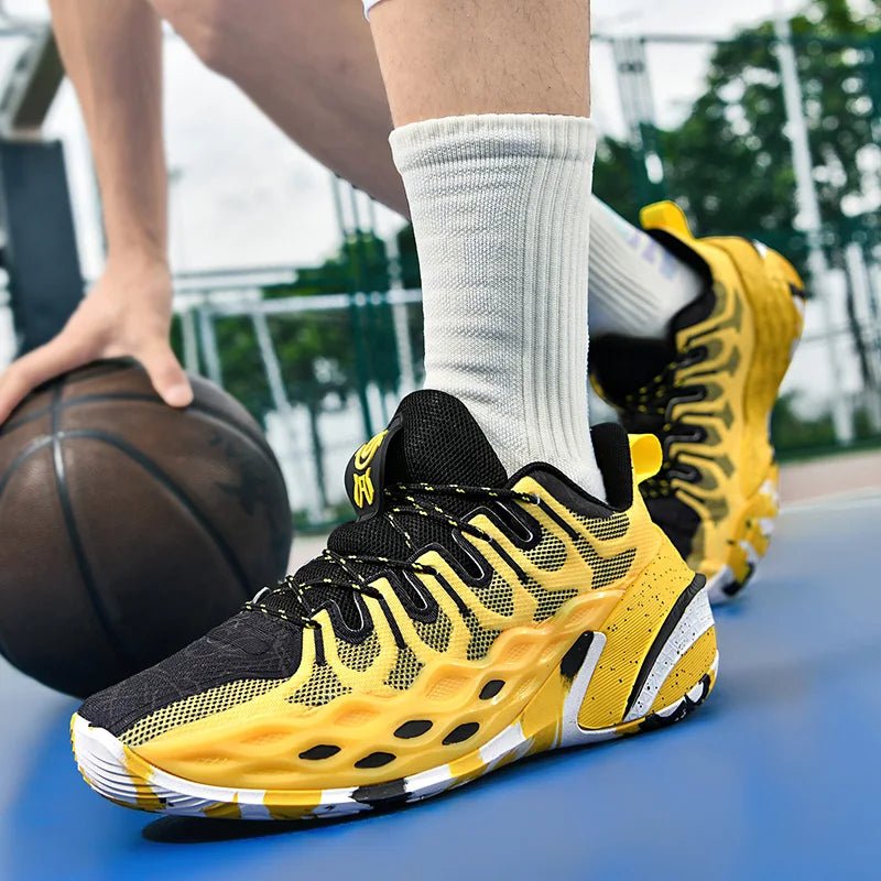 Flash Court court shoe in yellow and black, worn by a player.