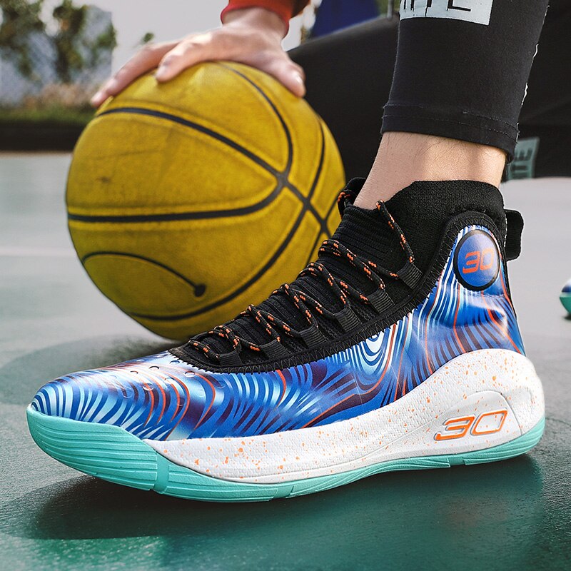 Total 30 Dynamics court shoe in blue and black, worn by a player.